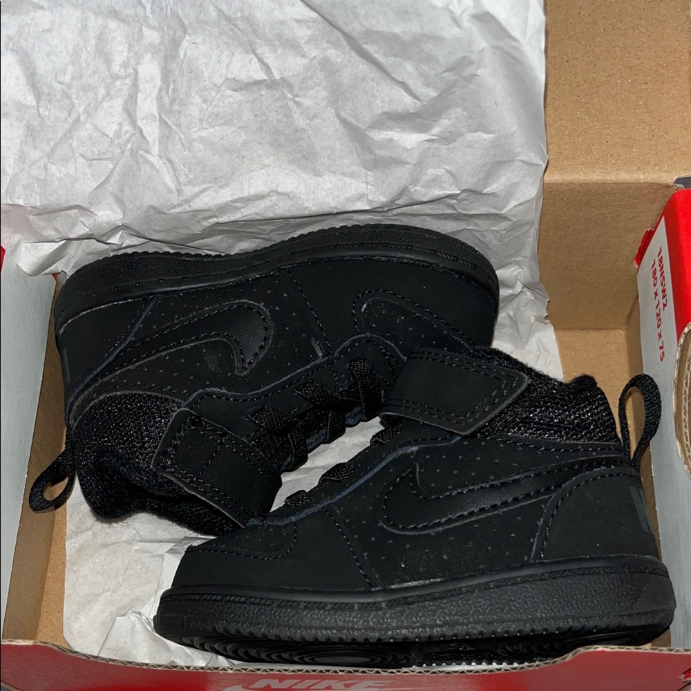 Nike Court Borough Mid Black